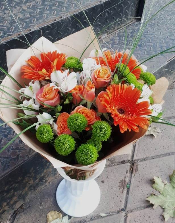 Букет огненно-рыжий в Майский Тульская область Букет цветов из: Герберы, Хризантемы, Альстромерии и Розы в Майский Тульская область