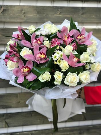 Букет цветов из: Розы и Хризантемы в Майский Тульская область