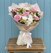 Букет цветов из:  Гвоздики, Орхидеи и Розы в Майский Тульская область