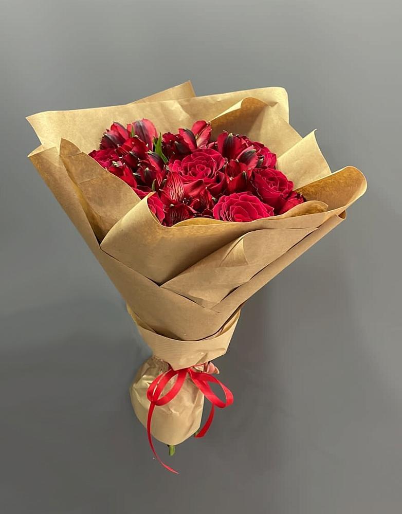 Букет прекрасной женщине в Майский Тульская область Букет цветов из: Альстромерии и Розы в Майский Тульская область