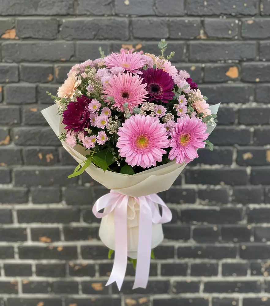 Букет яркие краски в Майский Тульская область Букет цветов из: Герберы и Хризантемы в Майский Тульская область