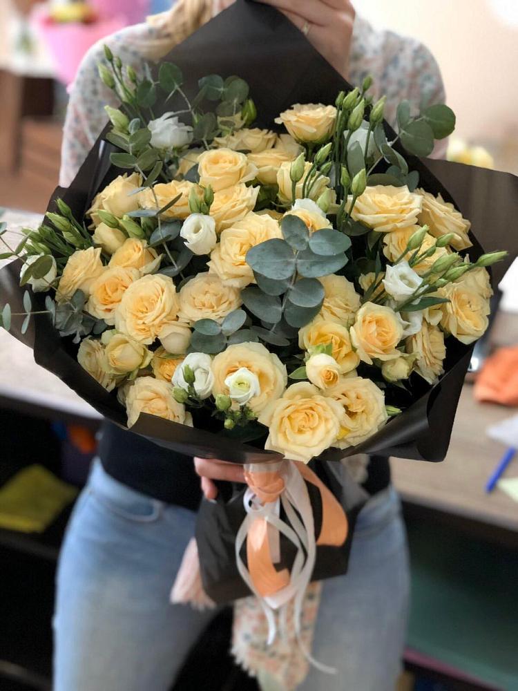 Букет птица счастья в Майский Тульская область Букет цветов из: Розы и Лизиантусы в Майский Тульская область