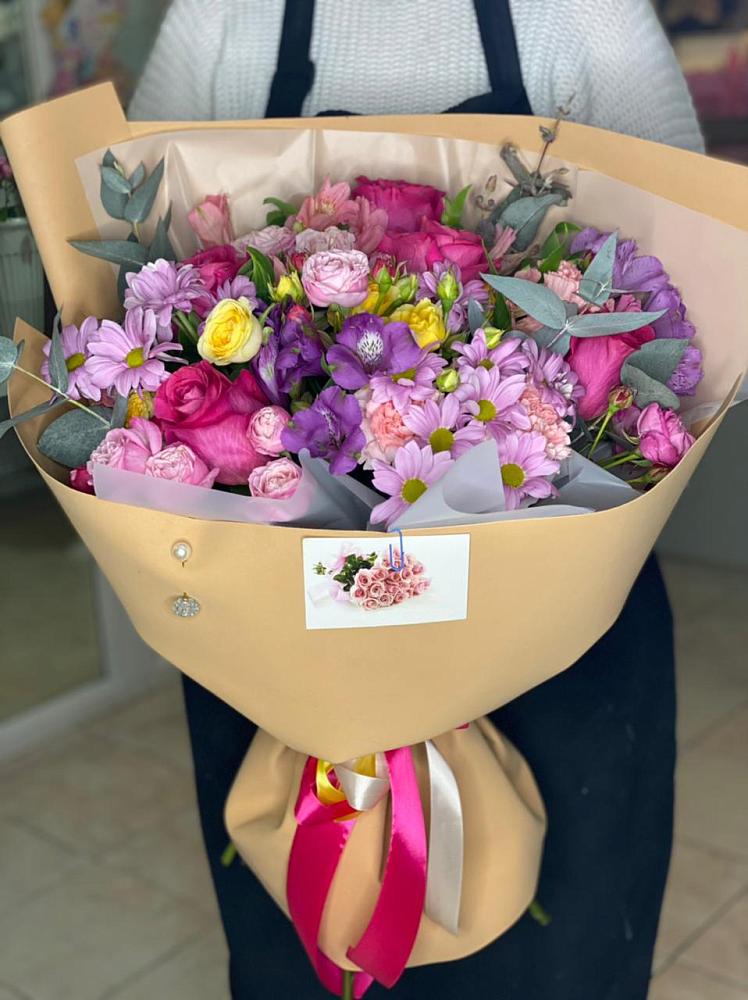 Букет вдохновленный любовью в Майский Тульская область Букет цветов из: Хризантемы, Гвоздики и Альстромерии в Майский Тульская область