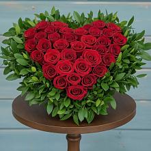 Композиция Сердце в любви в Майский Тульская область Цветочная композиция из Розы в виде сердца в Майский Тульская область