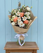 Букет цветов из:  Альстромерии, Лизиантусы, Розы и Хризантемы #REPLACE_PRED# Майский Тульская область