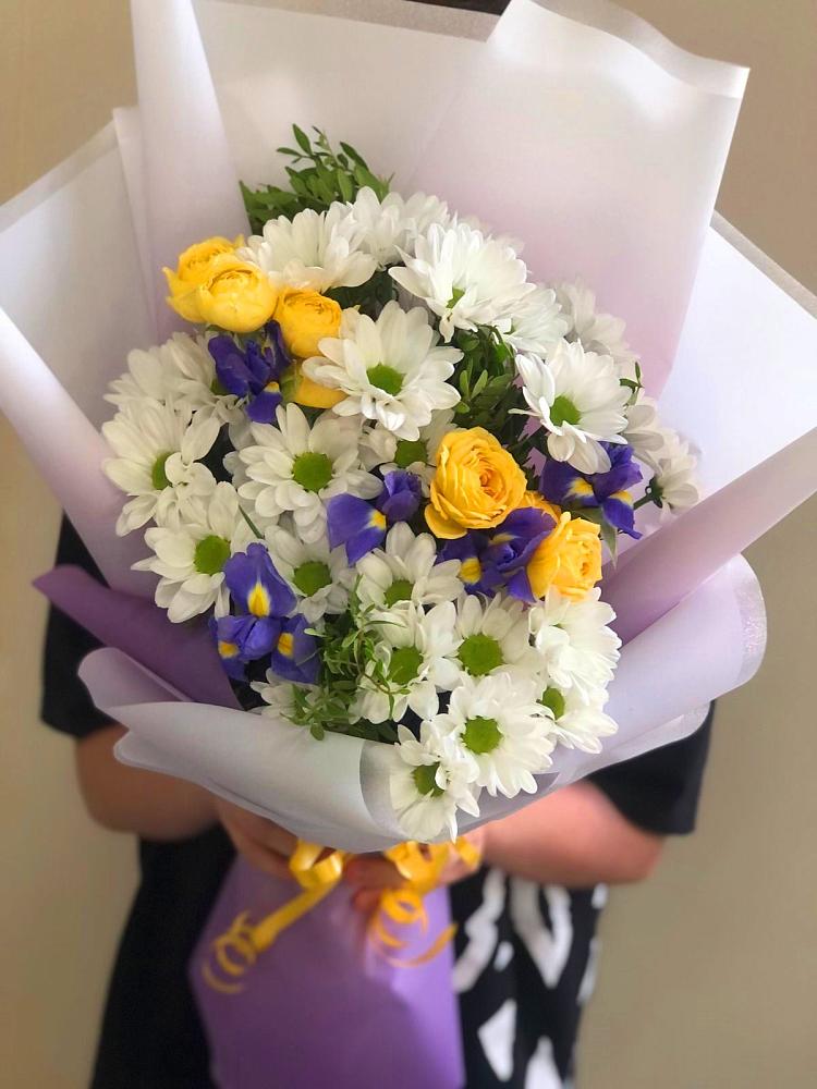Букет цветов из: Ирисы, Хризантемы и Розы в Майский Тульская область