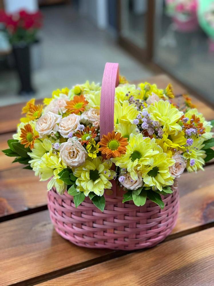 Композиция цветы лета в Майский Тульская область Цветочная композиция из Хризантемы и Розы в корзине в Майский Тульская область