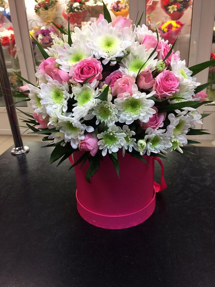 Композиция грация в Майский Тульская область Цветочная композиция из Розы и Хризантемы в шляпной коробке в Майский Тульская область