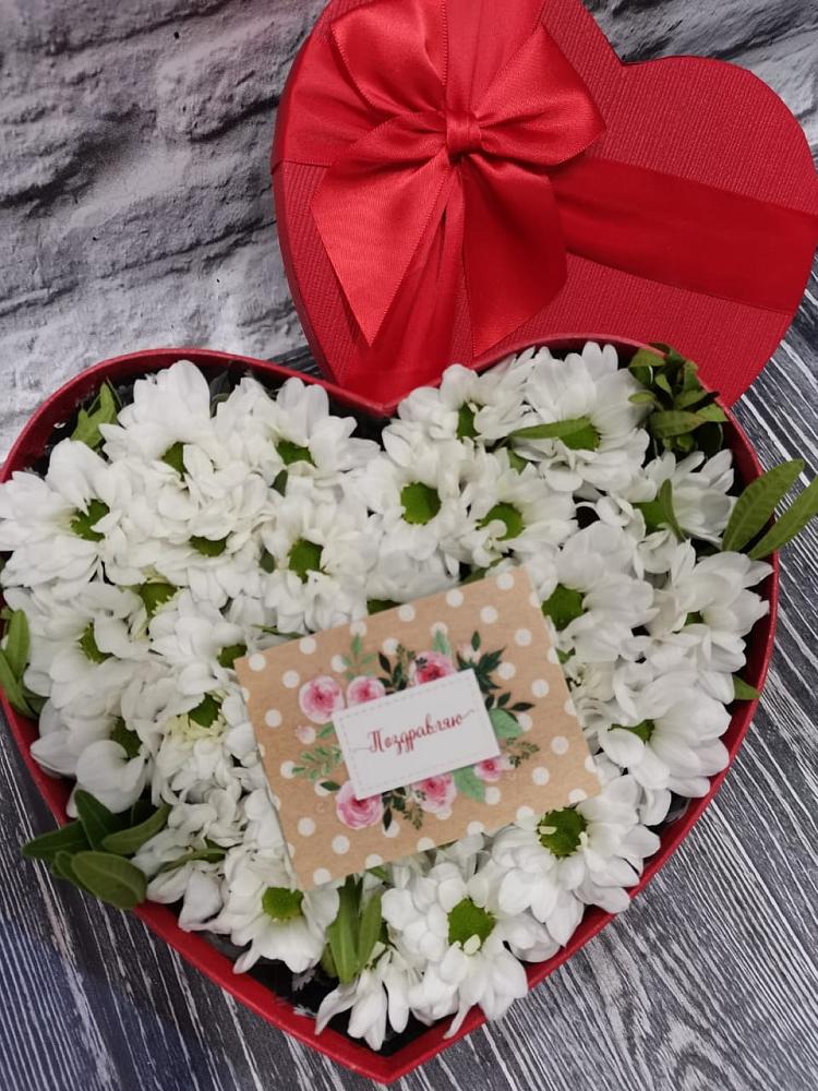 Цветочная композиция из Хризантемы в виде сердца в Майский Тульская область