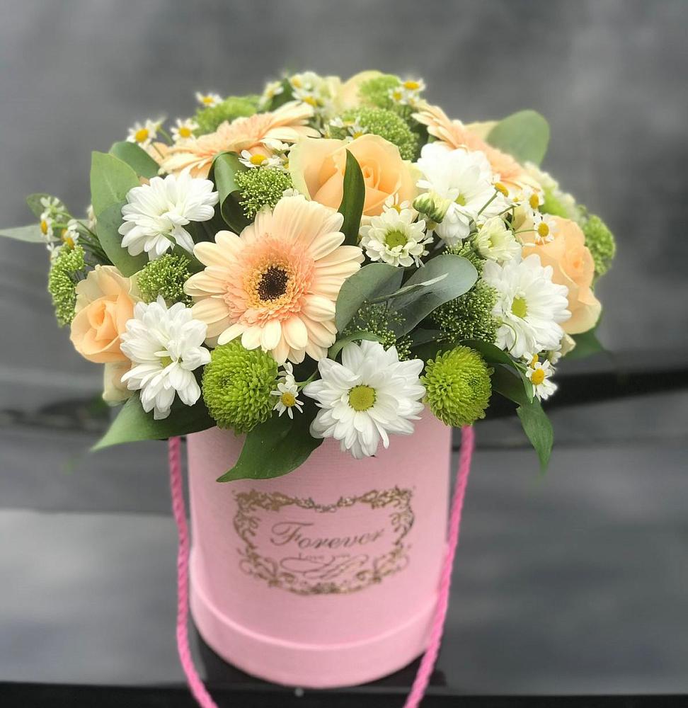 Композиция маленькая прелесть в Майский Тульская область Цветочная композиция из Розы, Герберы и Хризантемы в шляпной коробке в Майский Тульская область