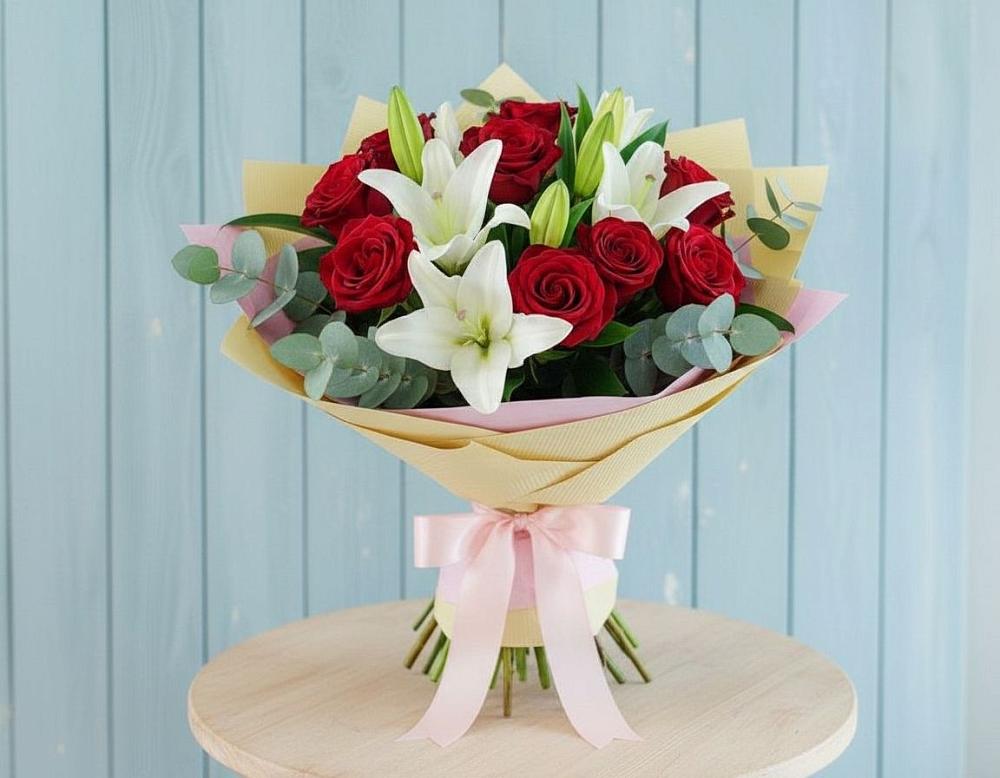 Букет Элегантная гармония в Майский Тульская область Букет цветов из: Лилии и Розы в Майский Тульская область